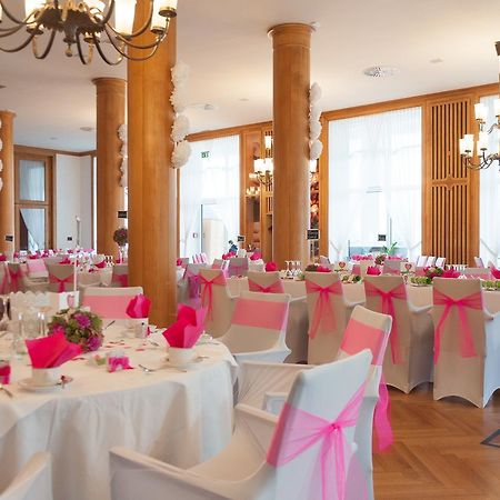 Kurhaus Am Burgsee Hotel บัดซัลซุงเงน ภายนอก รูปภาพ